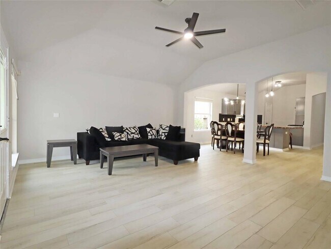 Building Photo - 749 Grassy Knoll Trail