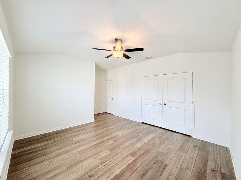 Building Photo - 10838 Emerick St
