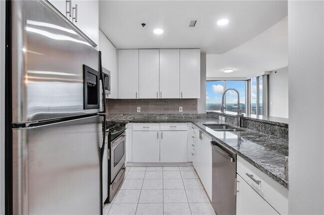 Building Photo - 3338 Peachtree Rd NE