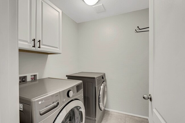 Building Photo - Beautiful 3 Bedroom home in Mountains Edge