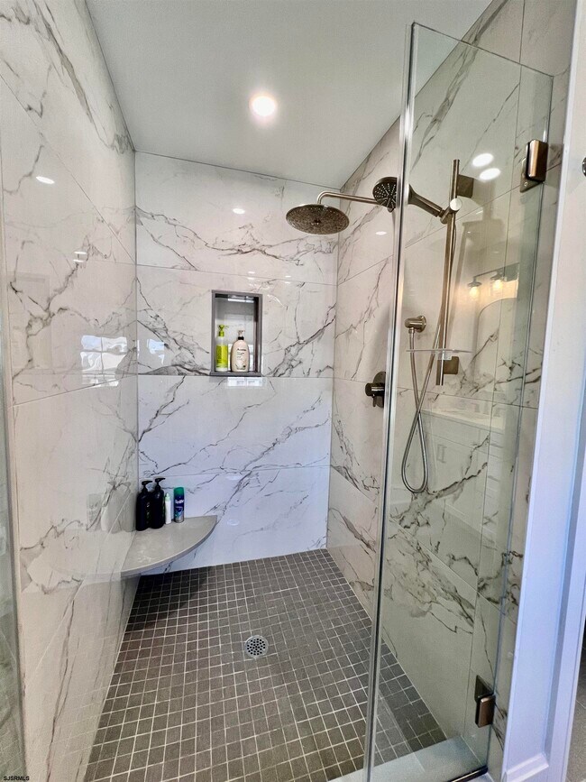 Building Photo - 16 A S Fredericksburg Ave