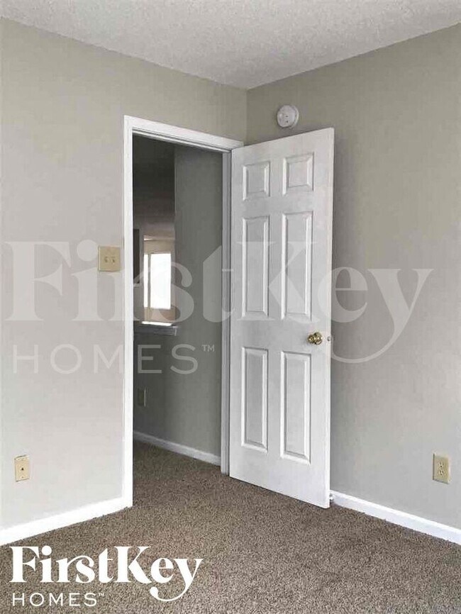 Building Photo - 9214 Bainbridge Dr