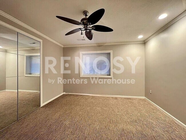 Building Photo - 5 Bedroom Home in Overland Park