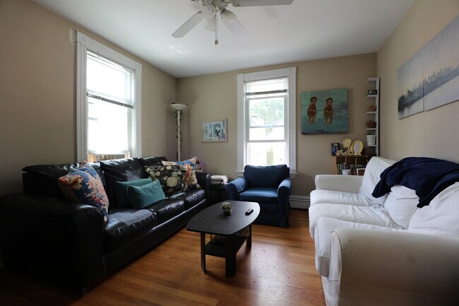 Building Photo - 23 Falkland St