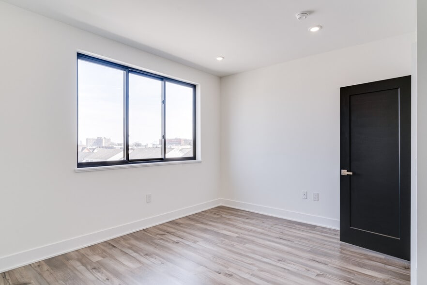 Building Photo - 2603 E Boston St