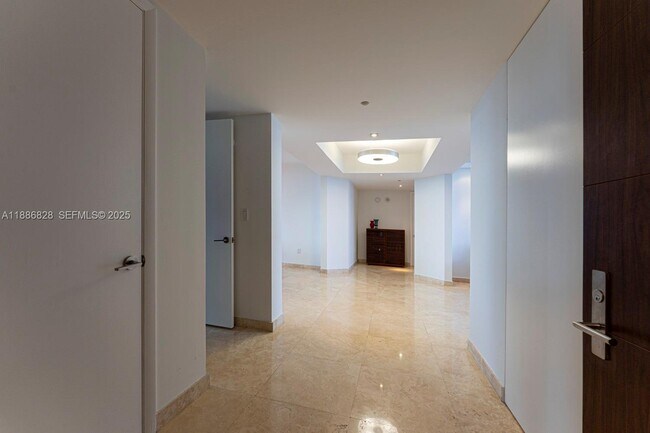 Building Photo - 19333 Collins Ave