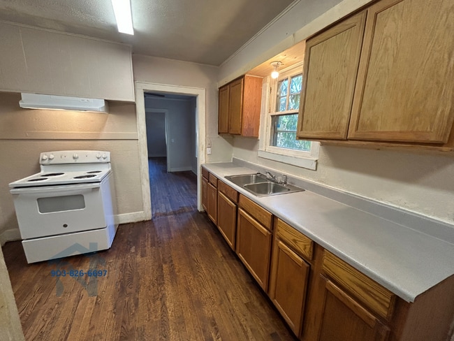 Building Photo - 503 Wills St