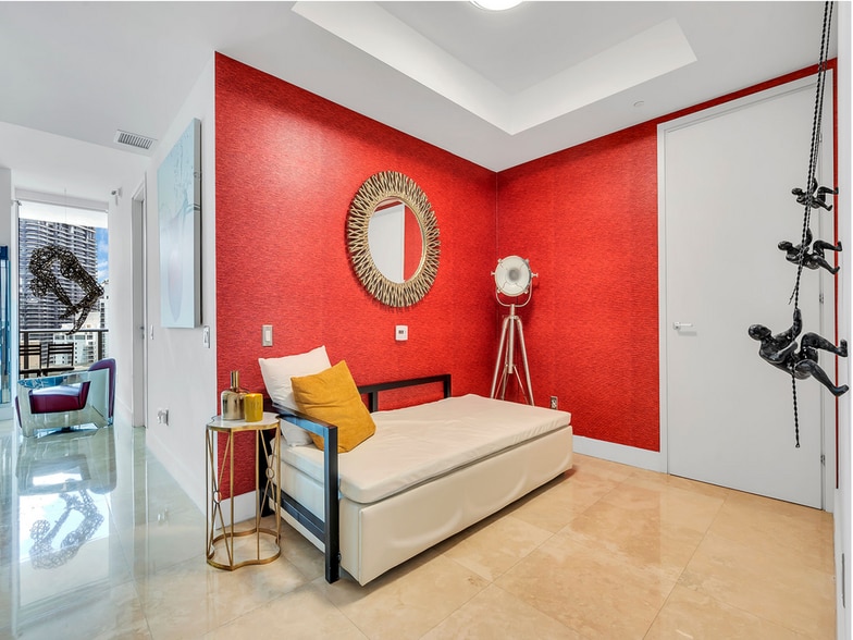 Building Photo - 1300 Brickell Bay Dr