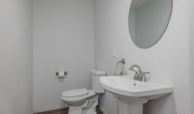 Building Photo - Single family home on 5 acres with a fenced back yard and Huge 3 car garage!  Gourmet Chefs Kitch...