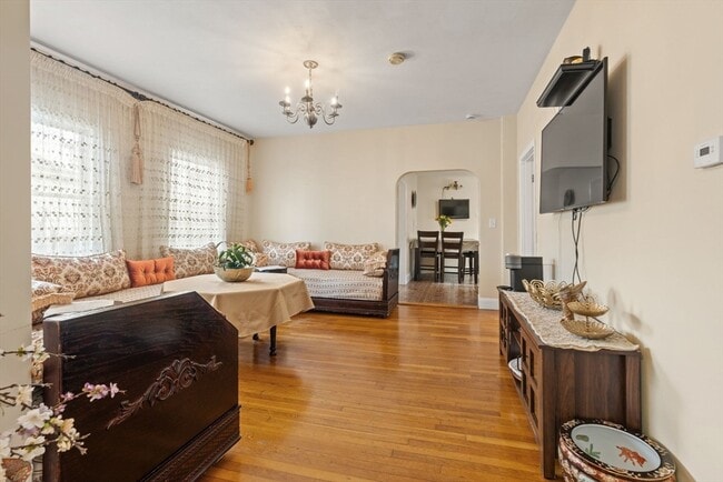 Building Photo - 48 Tapped St