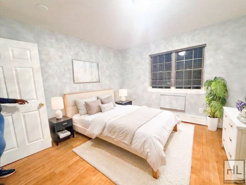 Building Photo - ST MARKS AVENUE