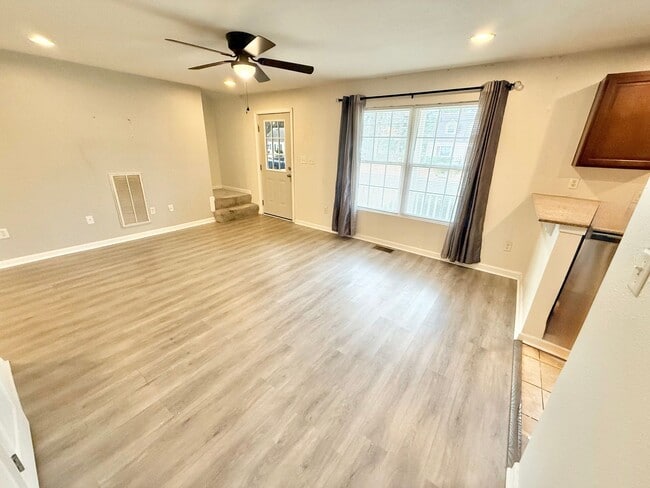 Building Photo - **4bed near MIL base- GRANITE/STAINLESS STEEL Appliances~ Roomates welcome!