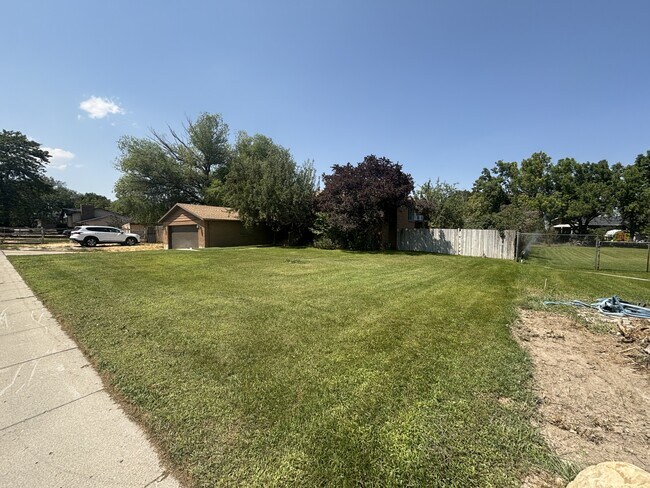 Building Photo - 1222 W Shields Ln