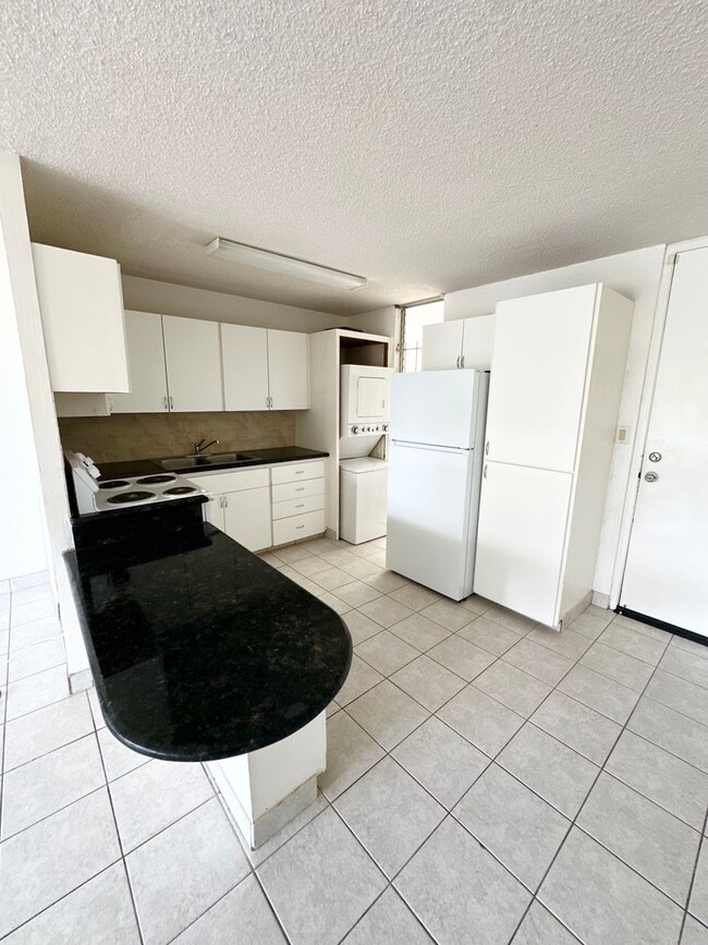 Building Photo - 2br 1bath 2pkg unit at Valleyview Melemanu!