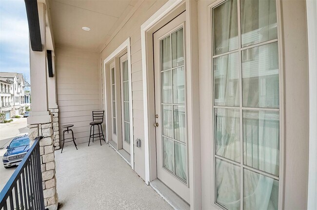 Building Photo - 11021 Mikula Dr