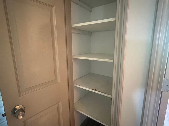 Building Photo - 72 Oak St