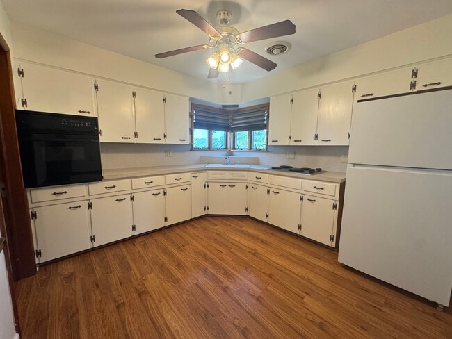 Building Photo - 26316 US-45