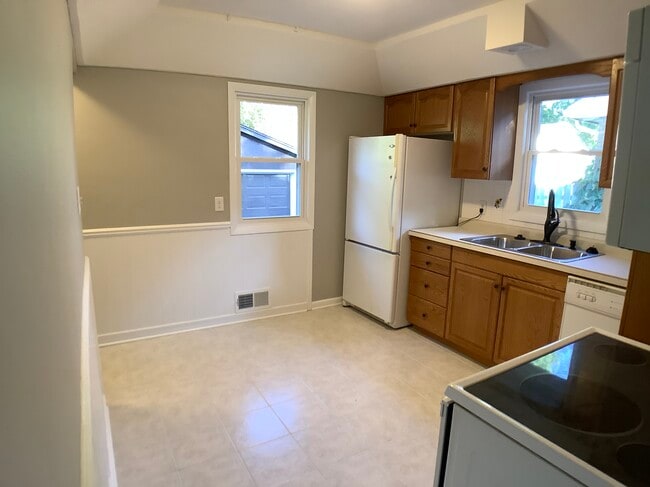 Kitchen - 3935 43rd St