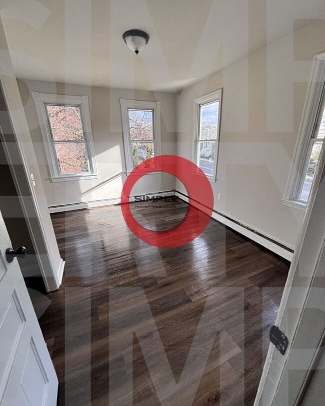 Building Photo - 3 Bedroom House