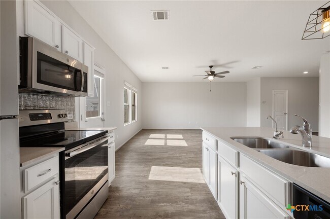 Building Photo - 817 Circle Wy