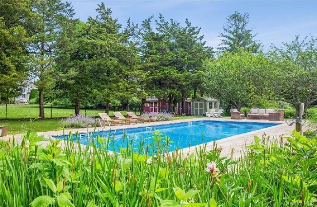 Building Photo - 215 Northfield Rd