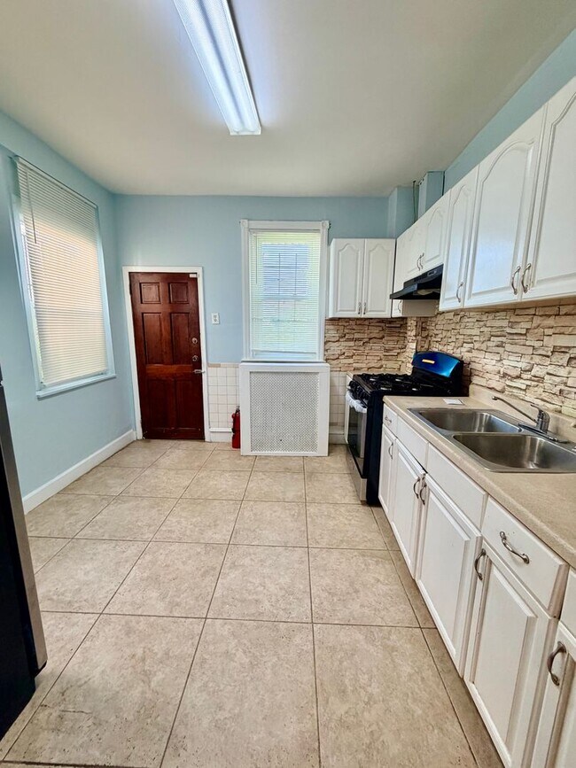 Building Photo - Available Now | Pet-Friendly 3-Bedroom Home with Spacious Living Areas