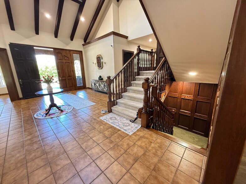 Building Photo - 533 E Sierra Madre Ave