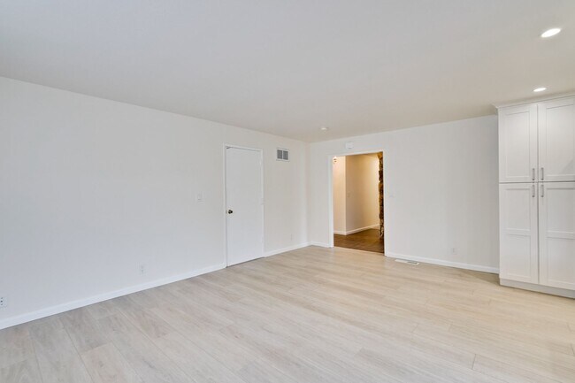 Building Photo - 3 BEDROOM 2 BATH House in Branham-Jarvis Neighborhood