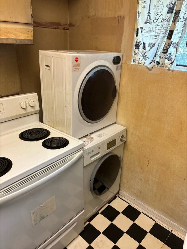 Building Photo - "Charming 2-Bedroom Retreat in Abbeville – Ideal Comfort and Convenience Await!"