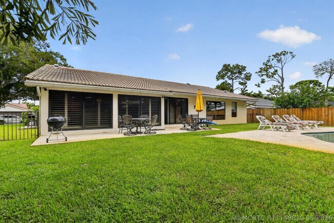 Building Photo - 804 Foxpointe Cir