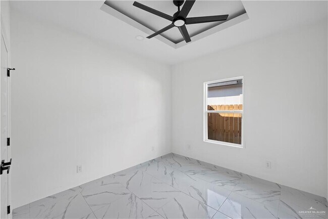 Building Photo - 16 16th St