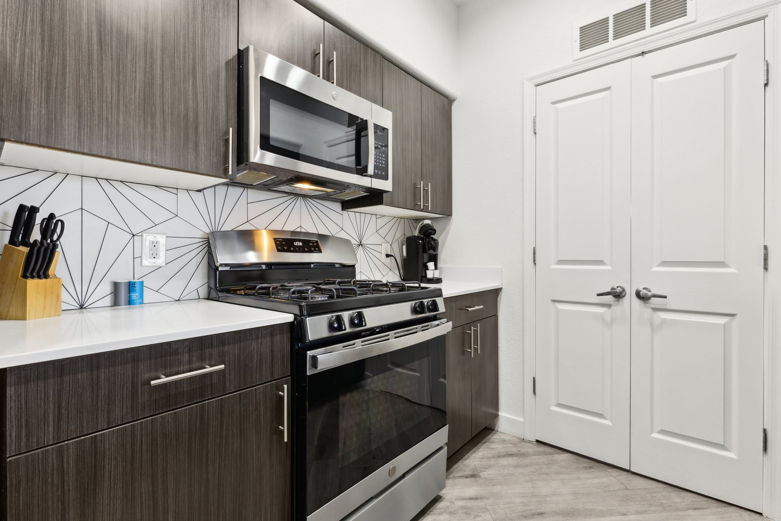 Building Photo - 9450 W Cabela Dr