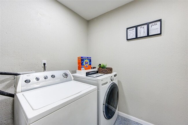 Building Photo - 7373 Antoine Dr