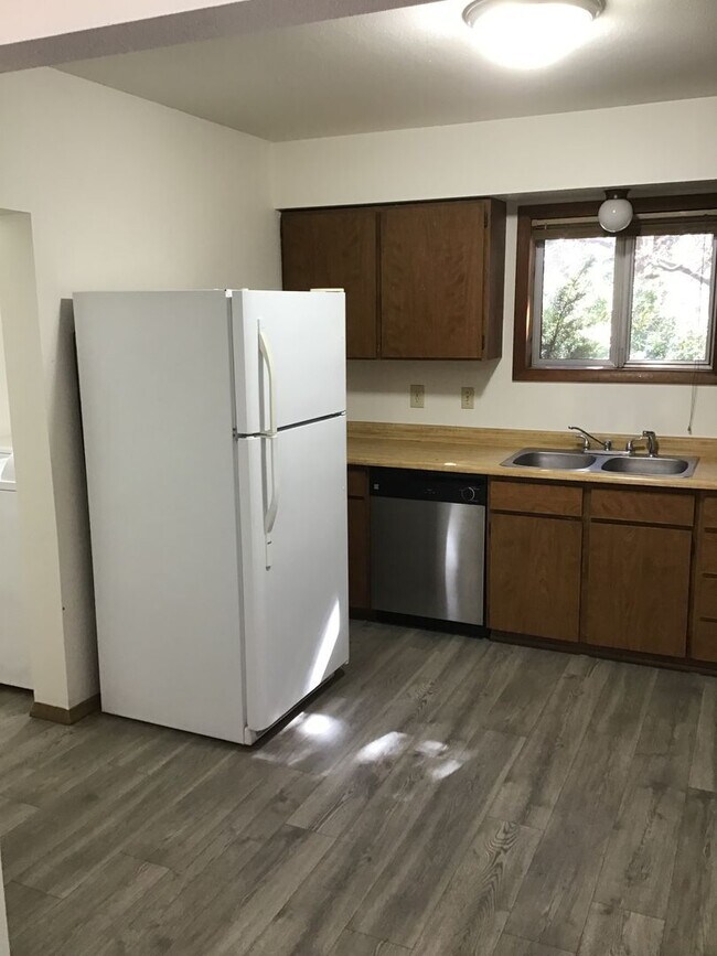 Building Photo - 2 Bedroom Home Near Old Mill