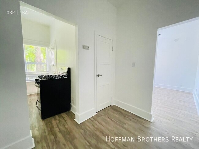 Building Photo - 939 Valencia St