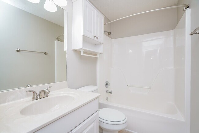 Building Photo - 524 Summit Way