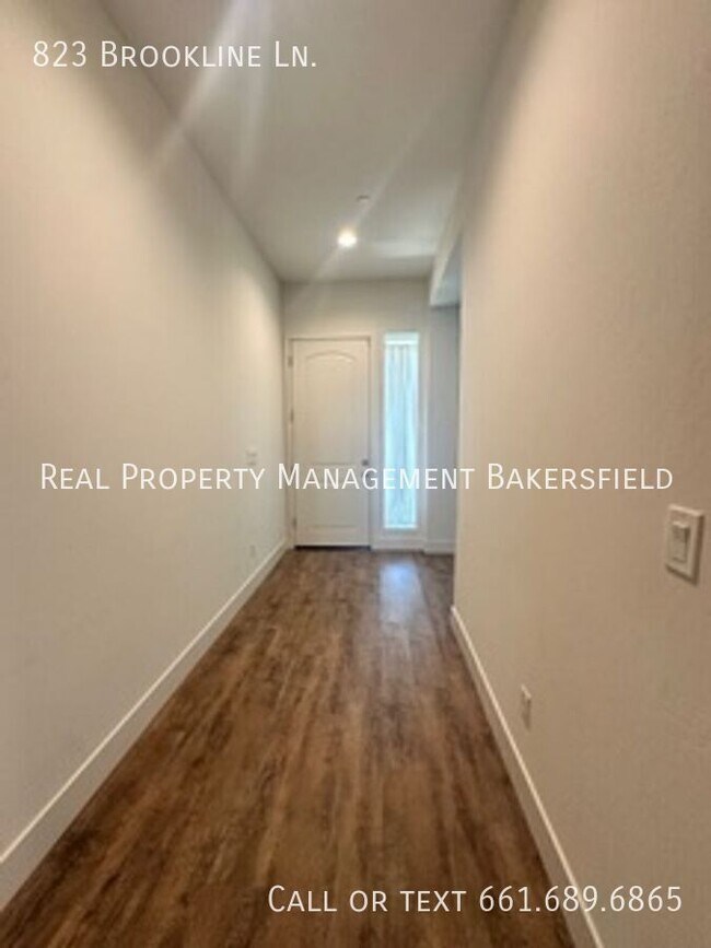 Building Photo - 823 Brookline Ln