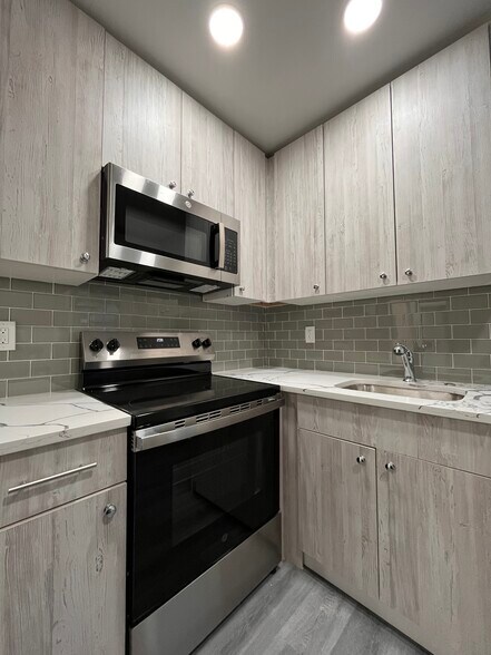 Building Photo - 101 S Victoria Ave