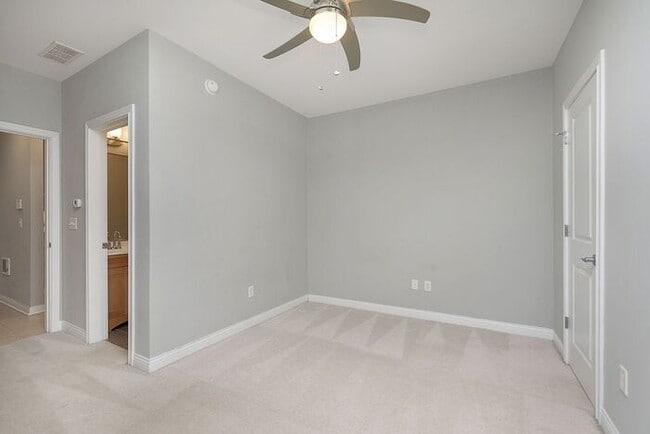 Building Photo - 2 Bed 2 Bath Lockerbie Townhome Steps From...