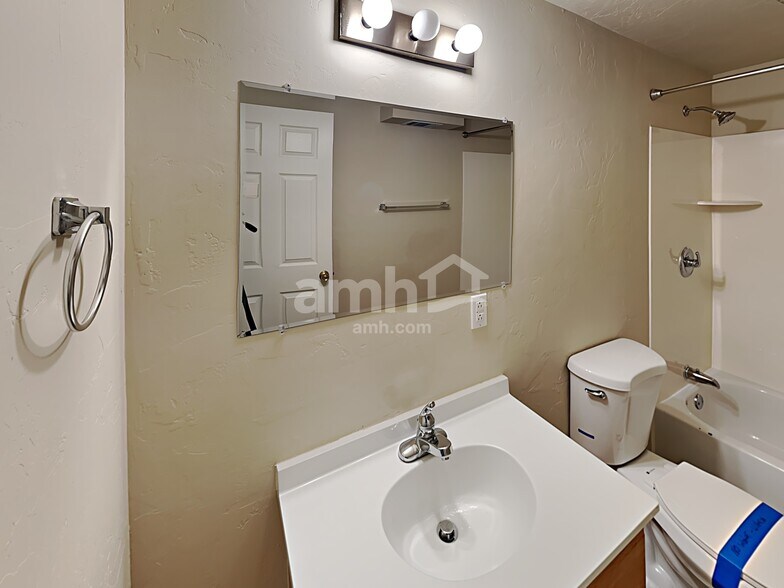 Building Photo - 3595 S Feulner Dr
