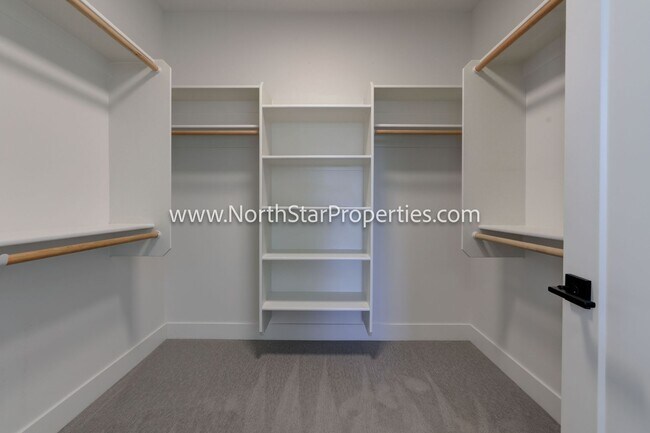 Building Photo - 2542 NW Marken St