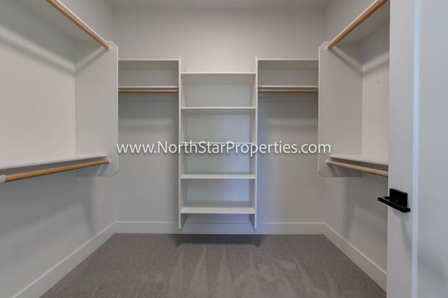 Building Photo - Beautiful home in NW Bend