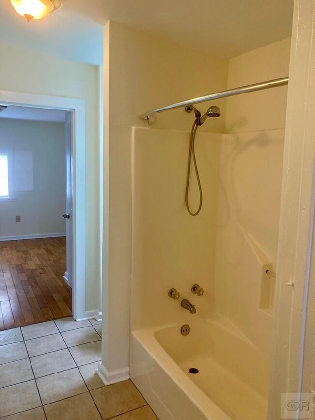 Building Photo - 817 10th St