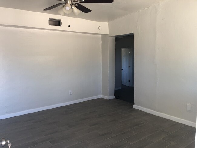 Building Photo - 235 W Kentucky St