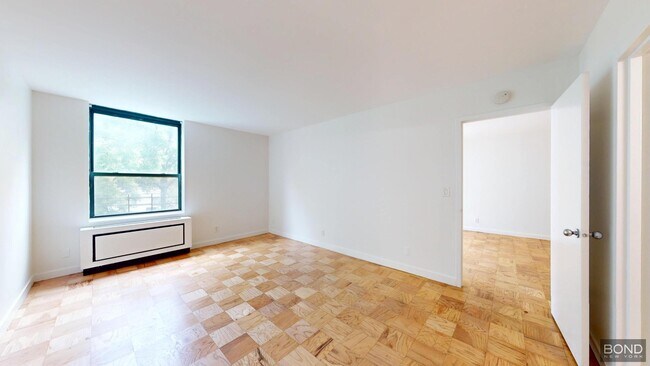 Building Photo - 247 W 87th St