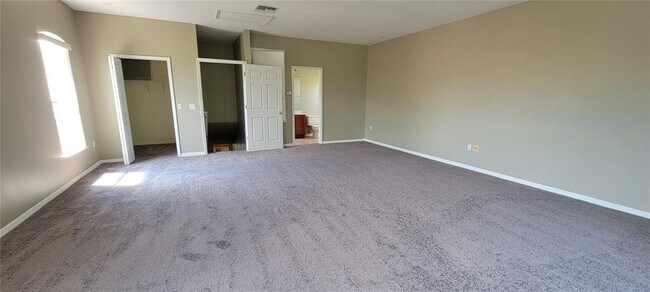 Building Photo - 3504 Somerset Cir