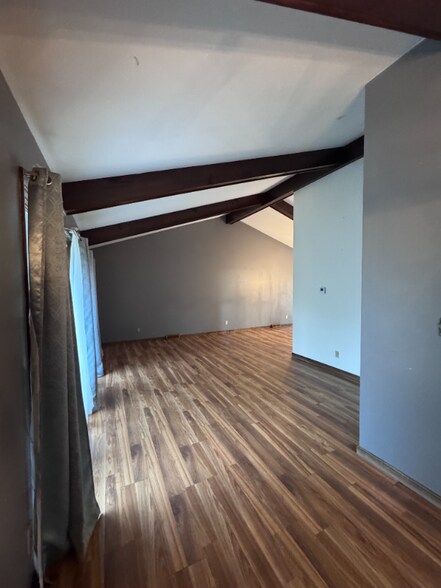Building Photo - 9611 Acorn Dr