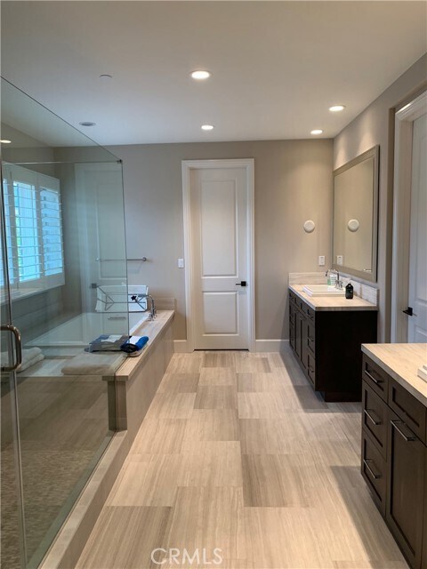 Building Photo - 115 Candleglow