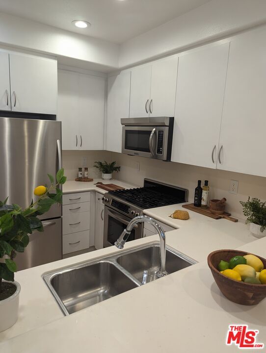 Building Photo - 7100 Playa Vista Dr