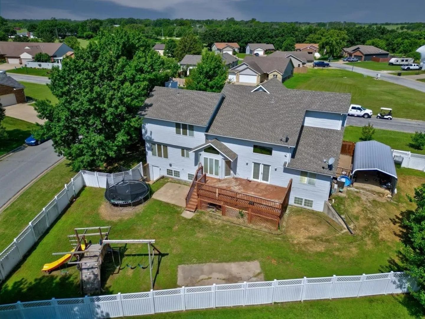 Building Photo - 3408 Lake Shore Dr